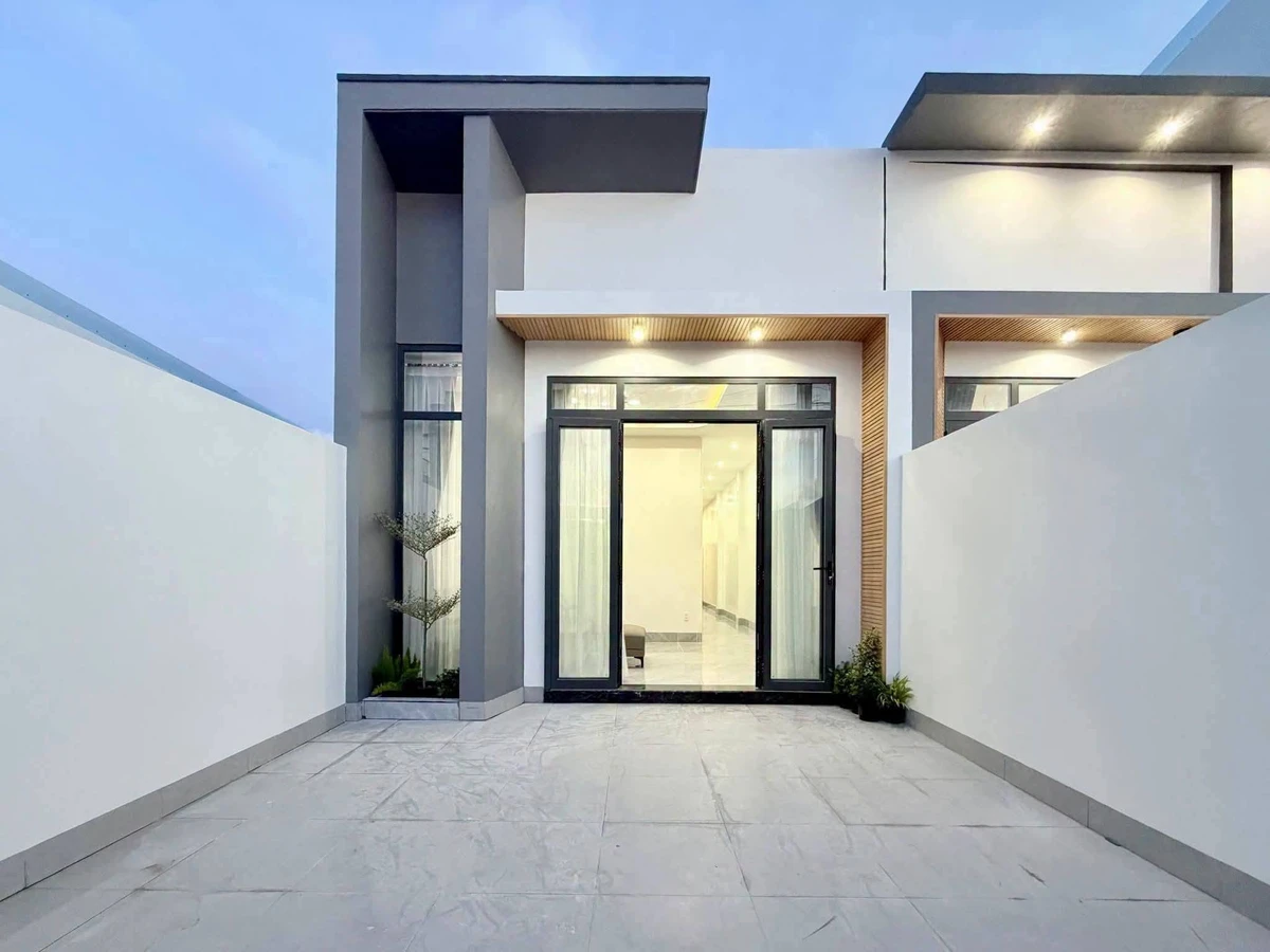 Bán nhà mặt tiền đường Nguyễn Huy Tưởng, Rạch Giá, 89m², 2PN, tặng full nội thất, giá 1,65 tỷ - Ảnh thu nhỏ 2