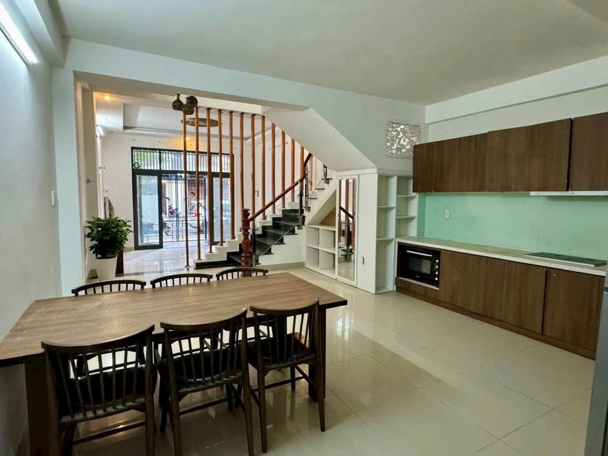 Bán nhà 3PN, 75m², mặt tiền Sơn Trà, sát biển, 9 tỷ - Ảnh thu nhỏ 4