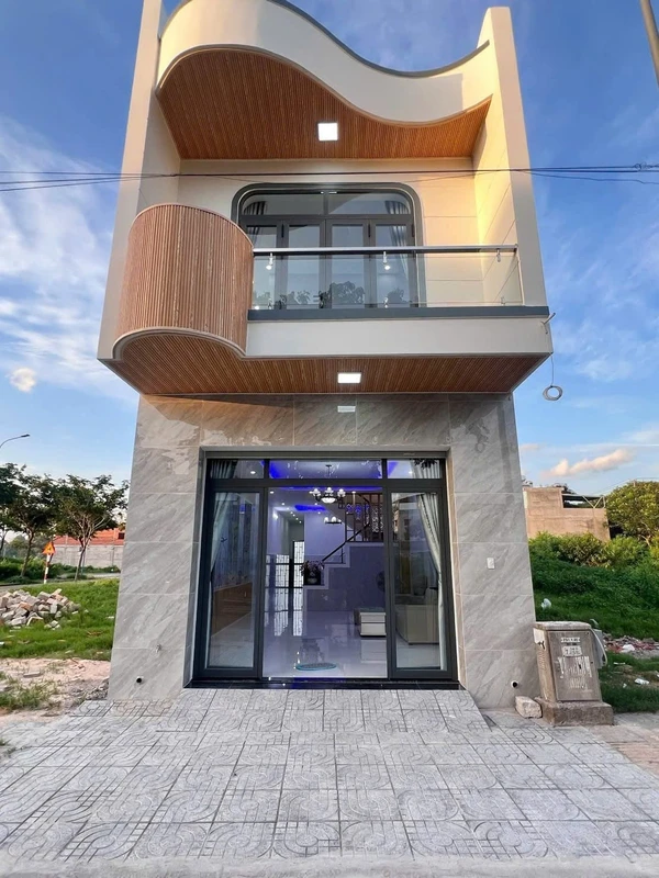 Nhà 1 trệt 1 lầu mặt tiền 100m2, 3 PN tại Bà Rịa