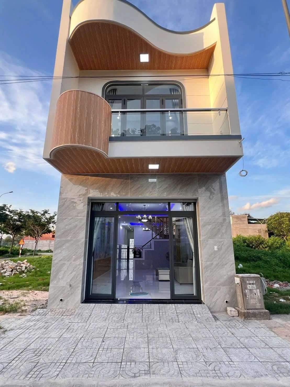 Nhà 1 trệt 1 lầu mặt tiền 100m2, 3 PN tại Bà Rịa - Ảnh 1