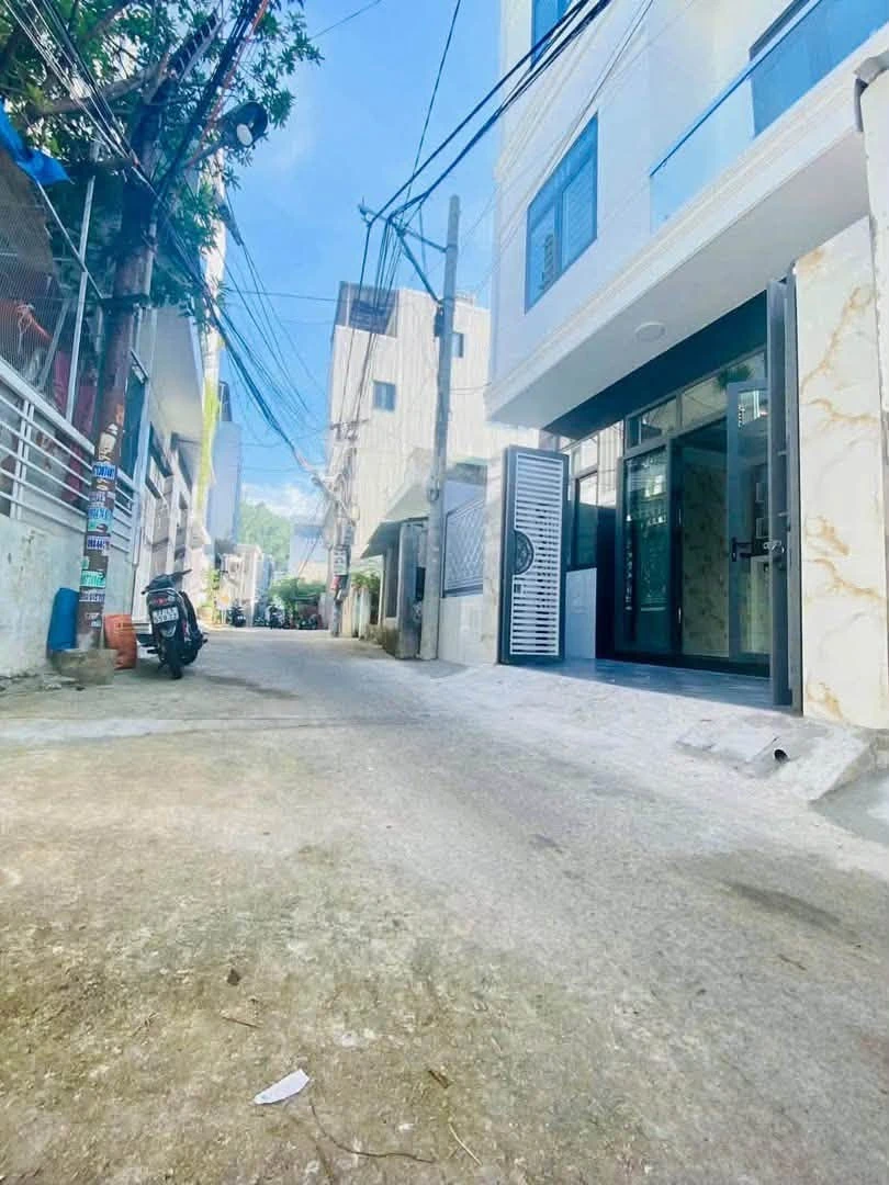 Bán nhà 3 tầng 52m2 đường Hoàng Văn Thụ Quy Nhơn - Ảnh 1