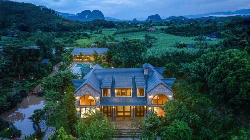 Bán khu nghỉ dưỡng 9800m² dòng tiền 720 triệu/năm
