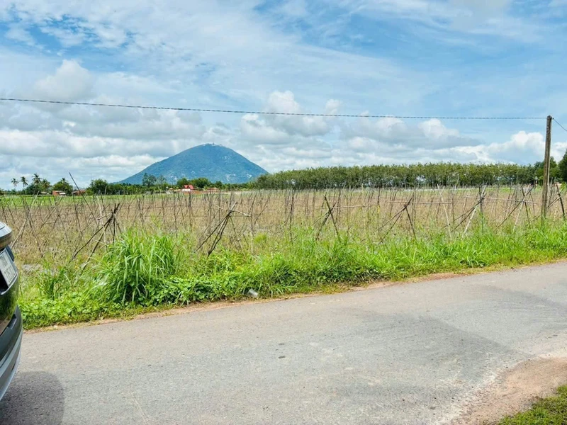 Bán đất nền mặt tiền đường nhựa DH13, 1000m2, giá 570 triệu, Phường Ninh Thạnh, Tây Ninh