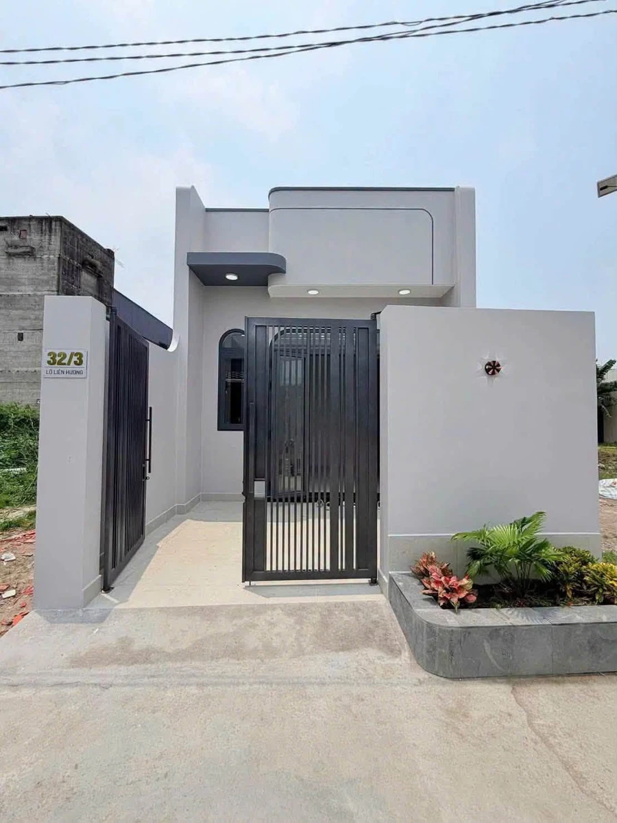 Bán nhà phố hiện đại 2PN Rạch Giá, 110m², 1 tỷ 950 triệu - Ảnh 1