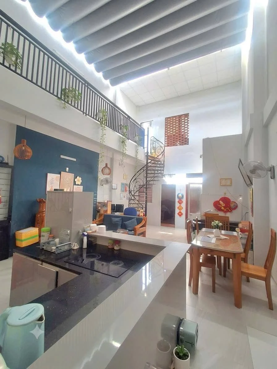 Bán nhà mặt tiền 3 tầng 96m2 Quang Trung Quy Nhơn 9 tỷ 100 triệu - Ảnh thu nhỏ 2