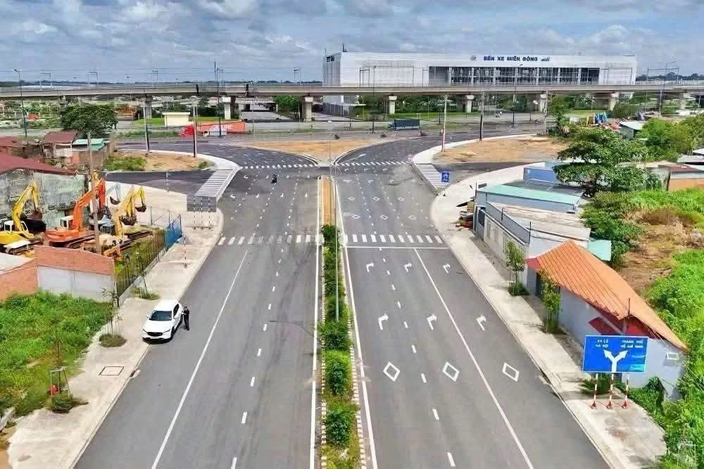 Bán biệt thự 300m2 đường N6 Dĩ An 13.5 tỷ - Ảnh thu nhỏ 2