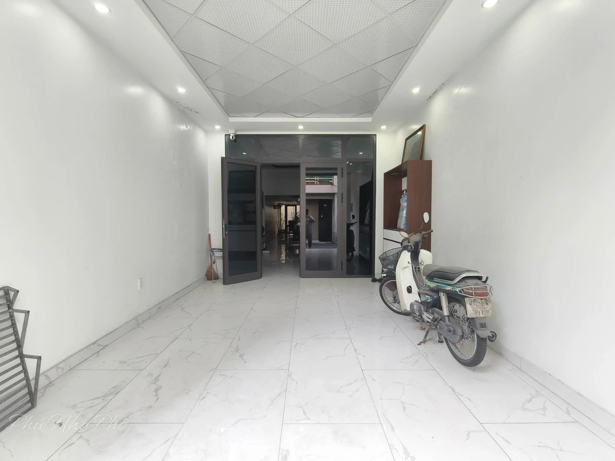 Bán nhà 4 tầng mặt ngõ gần 100m² Văn Cao, Quận 1 - Ảnh thu nhỏ 2