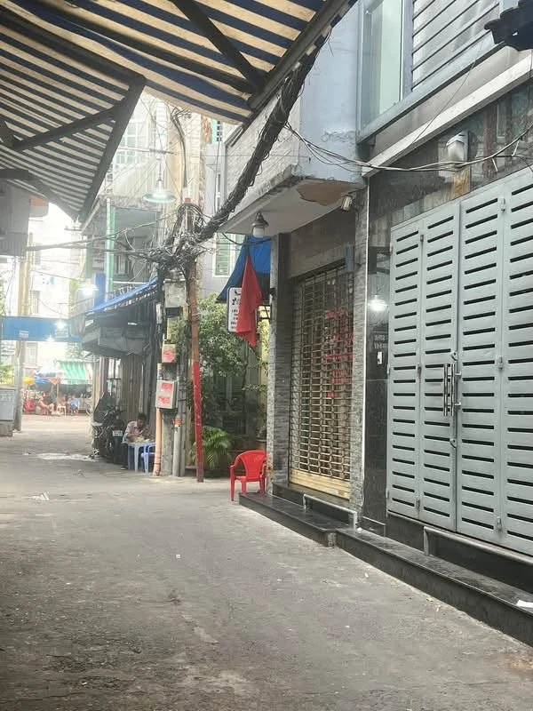 Bán nhà 3 tầng BTCT 4PN hẻm xe hơi đường Cao Đạt, Quận 5, giá 6 tỷ 330 triệu - Ảnh 1