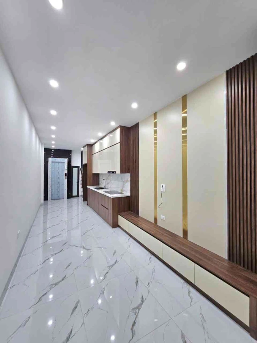 Bán nhà 5 tầng có thang máy Giang Biên, 35m2, hơn 6 tỷ - Ảnh thu nhỏ 3