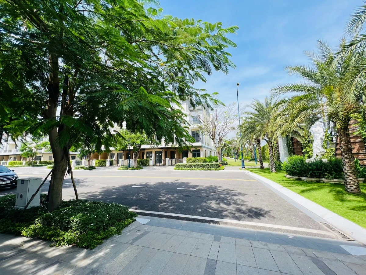 Bán biệt thự góc 2 mặt tiền Verosa Park 205m² - 35 tỷ - Ảnh thu nhỏ 4