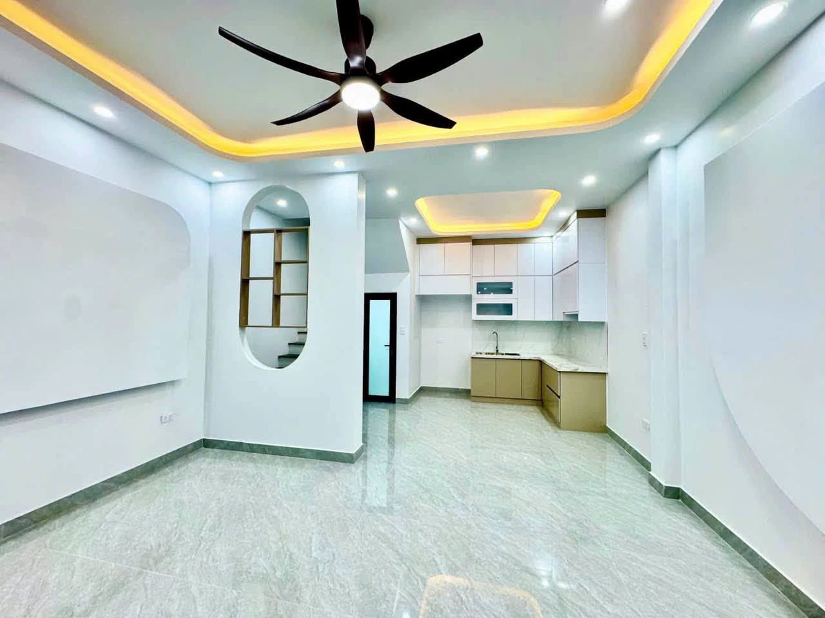 Bán nhà 3 tầng độc lập 40m² đường Phạm Hữu Điều, Quận 1 - Ảnh thu nhỏ 2