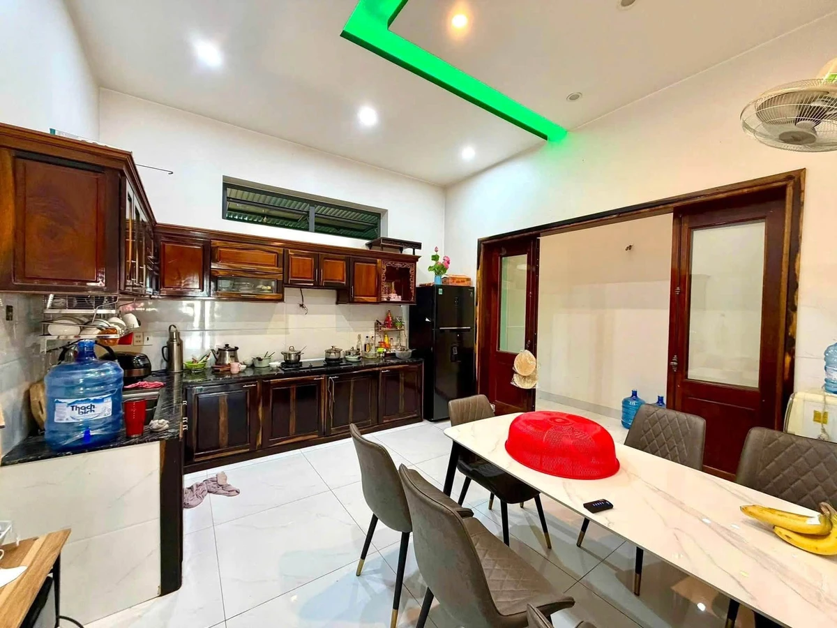 Bán nhà 3 tầng mặt tiền Nguyễn Du, 164m², Quảng Ngãi - Ảnh thu nhỏ 3