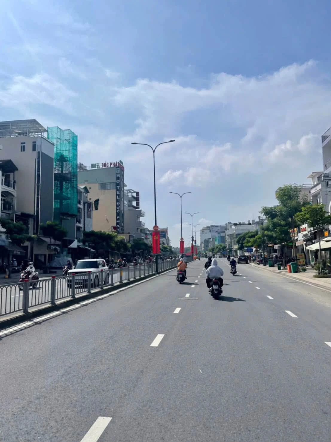 Bán biệt thự mặt tiền Dương Quảng Hàm, Gò Vấp, 160m², 4 tầng, 6PN, giá 33 tỷ - Ảnh 1