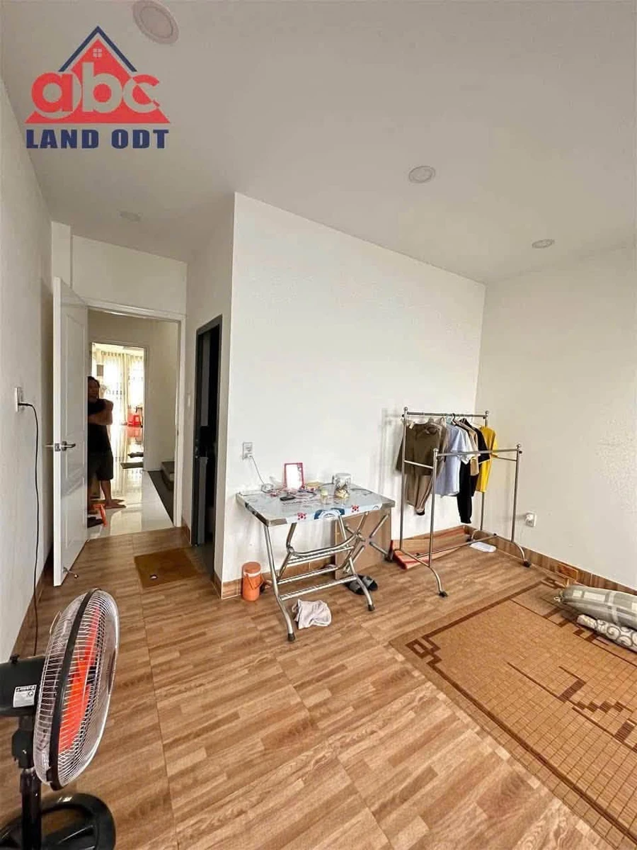 Bán nhà mặt tiền chợ Long Bình Tân 1 trệt 4 lầu, sàn hơn 300m2, 5PN - Ảnh thu nhỏ 5