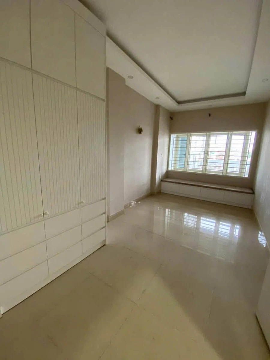 Cho thuê nhà mặt tiền 1 trệt 2 lầu Bình Hòa 250m2 - Ảnh thu nhỏ 4