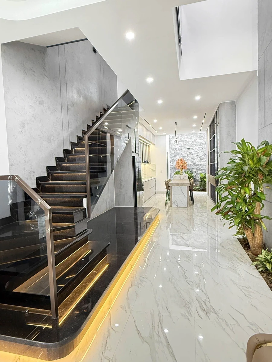 Bán nhà mặt tiền 4x23m (92m²) 3PN 3WC Quận 1 giá 4.85 tỷ - Ảnh thu nhỏ 2
