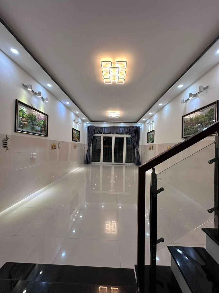 Cho thuê nhà 2.5 tầng mặt tiền 240m² Đà Nẵng - Ảnh thu nhỏ 2