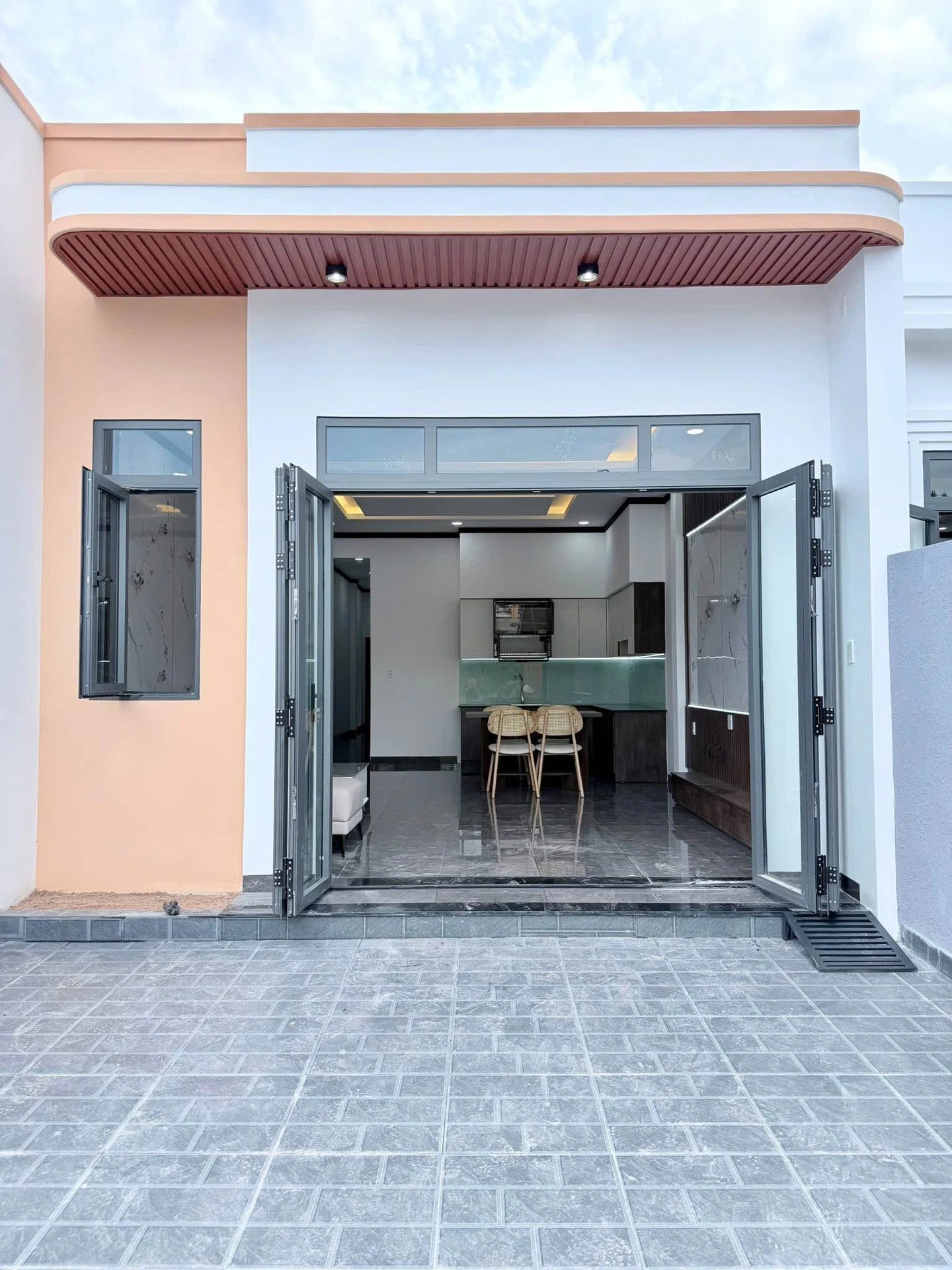 Bán nhà phố mặt tiền 5x20m Phường Long Khánh Đồng Nai - Ảnh 1