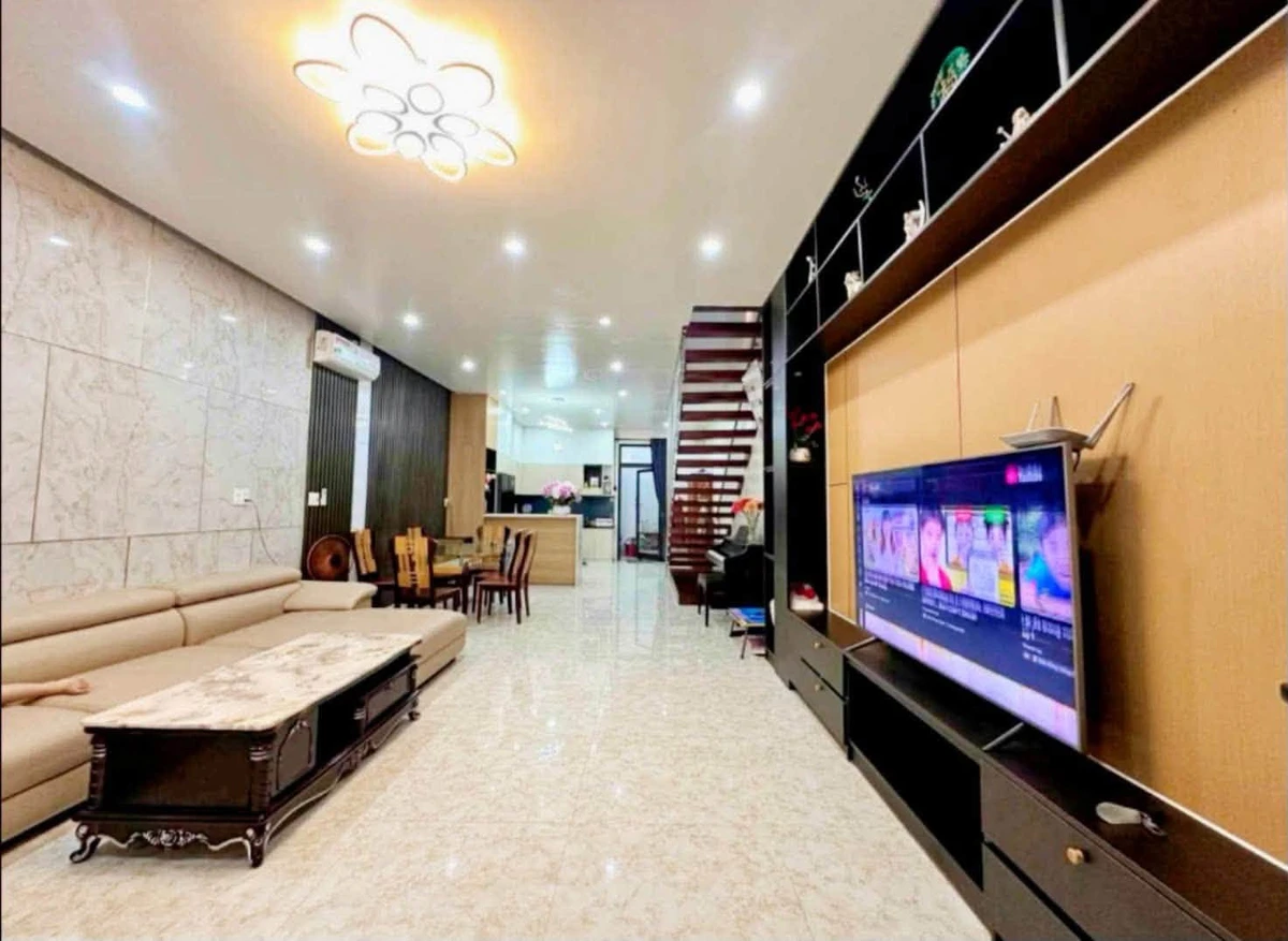 Nhà 3 tầng mặt tiền 219m² Phú Mỹ, Quảng Ngãi 3 tỷ 390 triệu - Ảnh thu nhỏ 2
