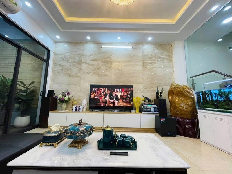 Bán nhà 4 tầng 92m2 mặt đường Hoàng Thế Thiện, Hải Phòng, giá 13 tỷ
