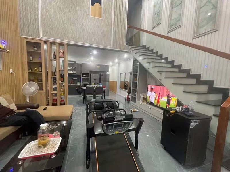 Bán nhà mặt tiền Huỳnh Thúc Kháng, 100m², 3 tỷ 899 triệu