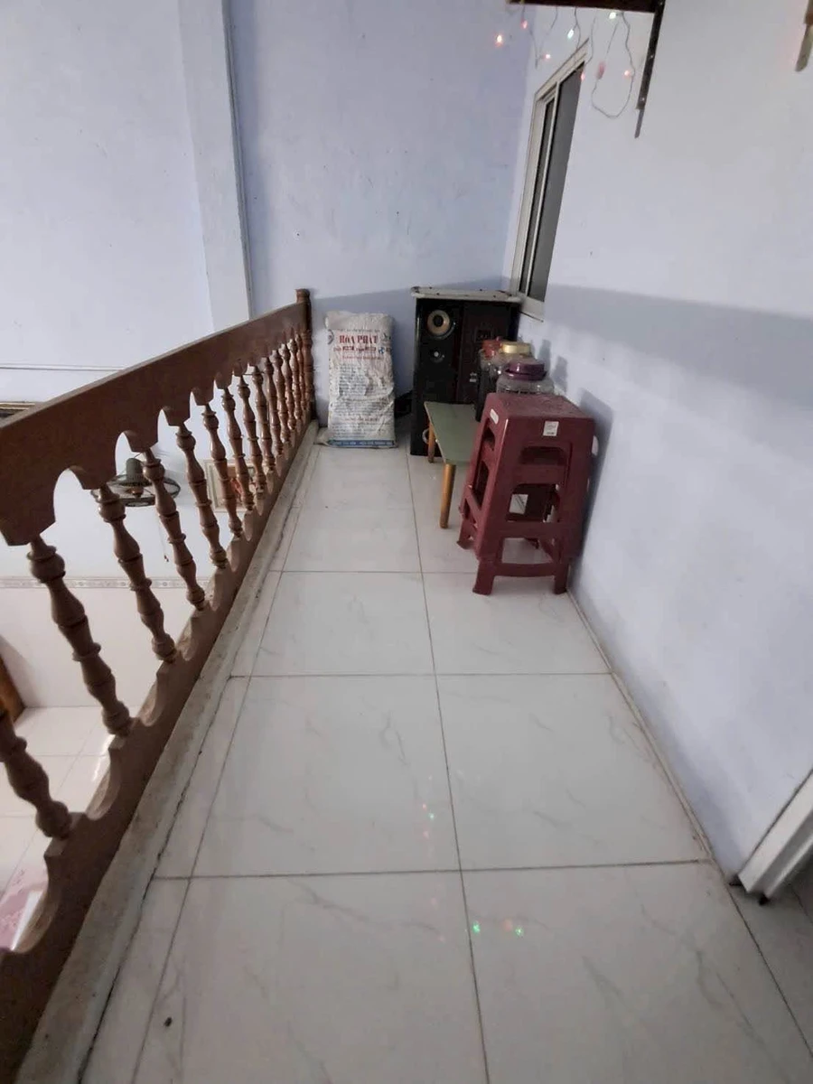Bán nhà 50m2, 2 phòng ngủ, 1.99 tỷ sát Cầu Vượt Hòa Cầm Quận 4 - Ảnh thu nhỏ 4