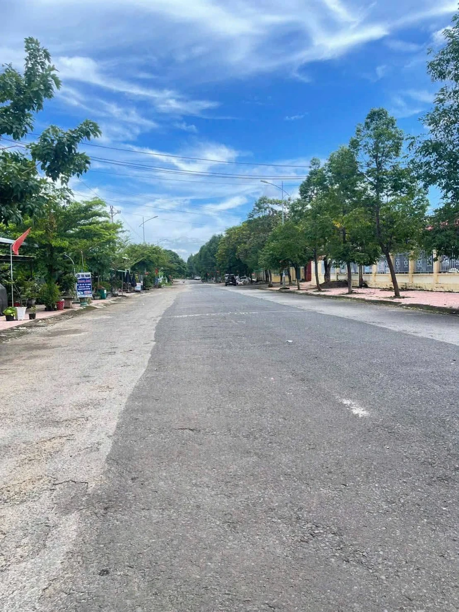 Bán đất mặt tiền đường nhựa đối diện trường cấp 3 Buôn Đôn, 6x35m, có nhà tạm - Ảnh 1