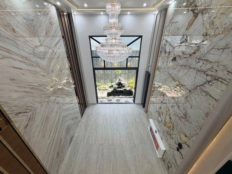 Bán nhà 5 tầng 90m2 có thang máy mặt đường tuyến 2 Hồ Sen Nguyễn Văn Linh giá 11,2 tỷ - Ảnh thu nhỏ 3