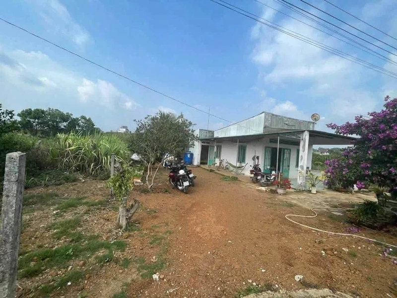 Bán đất 952m² có nhà, ao, giáp suối Bảo Lộc 2.3 tỷ