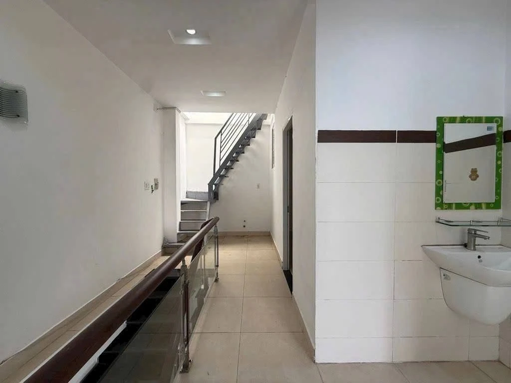 Bán nhà 66m², 3 tầng, 4 PN sát Hiệp Bình, Thủ Đức, 8,5 tỷ - Ảnh thu nhỏ 4