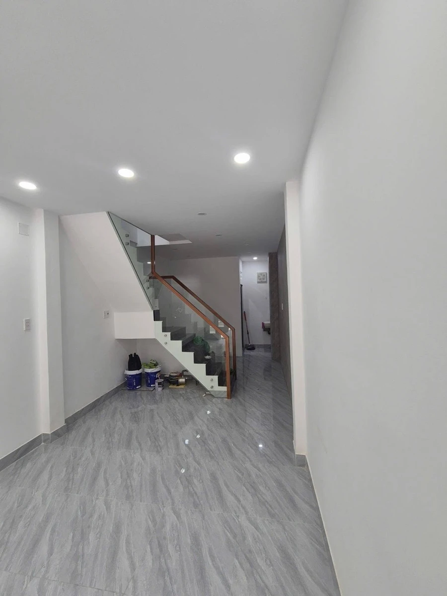 Bán nhà hẻm 6m đường Lạc Long Quân Quận 11, 32m², 3 tầng, 4PN, giá 6,9 tỷ - Ảnh thu nhỏ 2