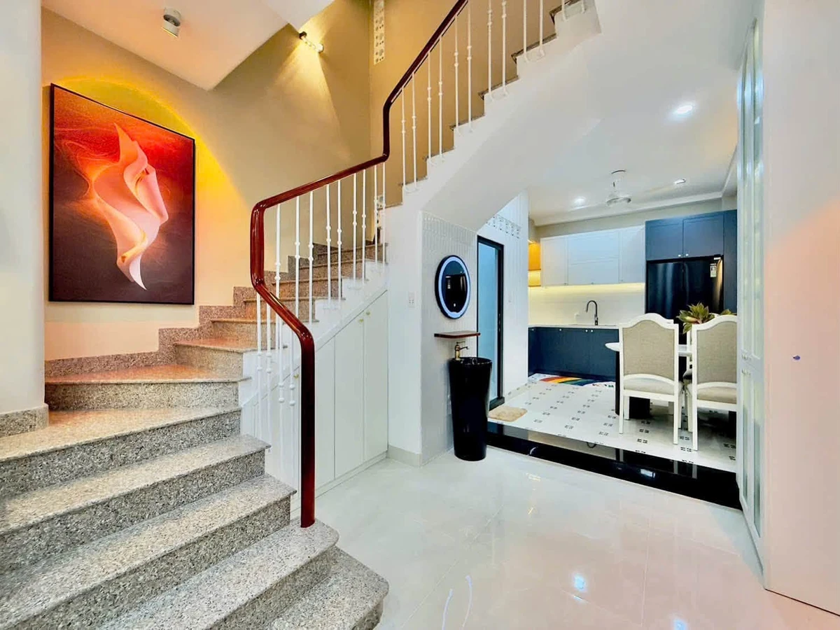 Bán nhà góc 2 mặt tiền 5PN, 150m2, Cô Giang 9.55 tỷ - Ảnh thu nhỏ 2