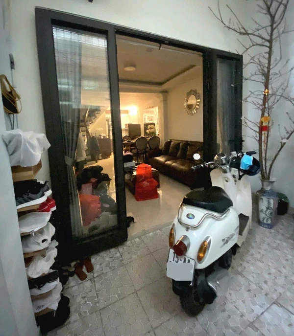 Bán nhà 2 tầng 35m2 phố Thiên Lôi - Chợ Đôn, 2 phòng ngủ, giá 1,9 tỷ