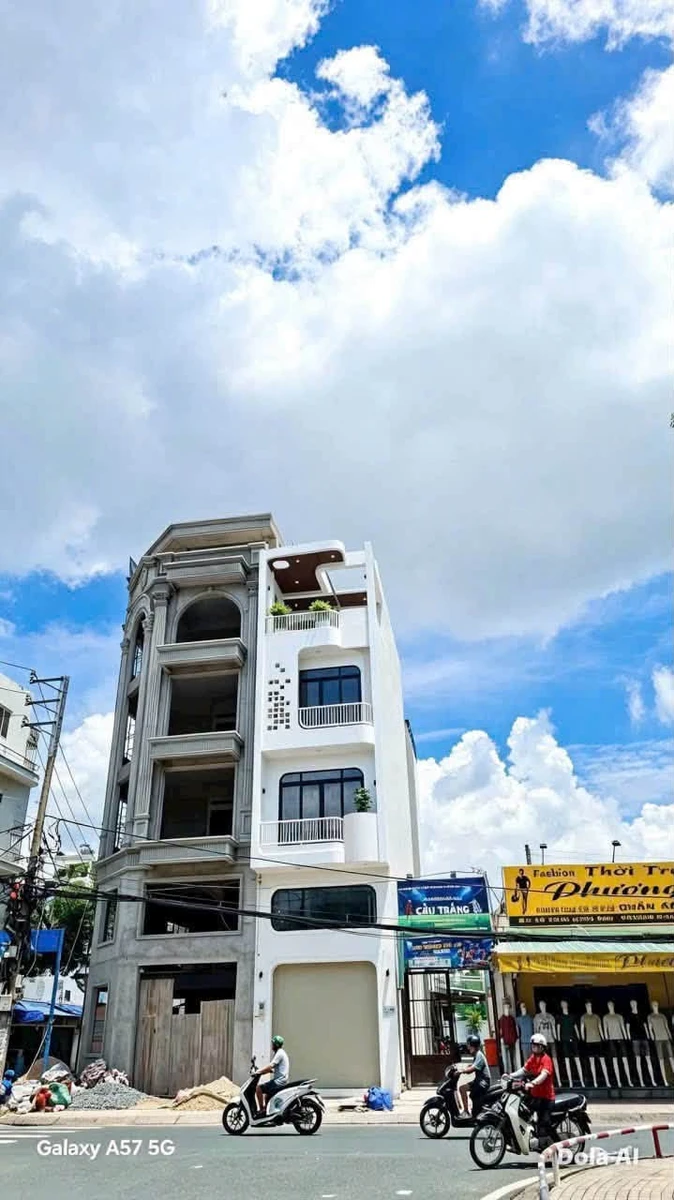 Bán nhà mặt tiền Kênh Nước Đen 4x12,5m, 5PN, đối diện công viên Cầu Trắng, Tân Phú - Ảnh 1