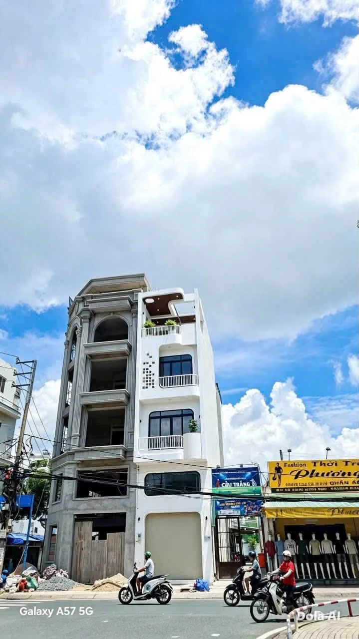 Bán nhà mặt tiền Kênh Nước Đen 4x12,5m, 5PN, đối diện công viên Cầu Trắng, Tân Phú - Ảnh 1