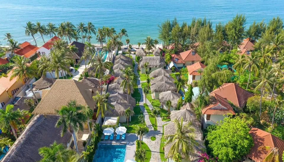 Bán resort 4000m2 mặt biển Mũi Né 3 triệu/m2 - Ảnh 1