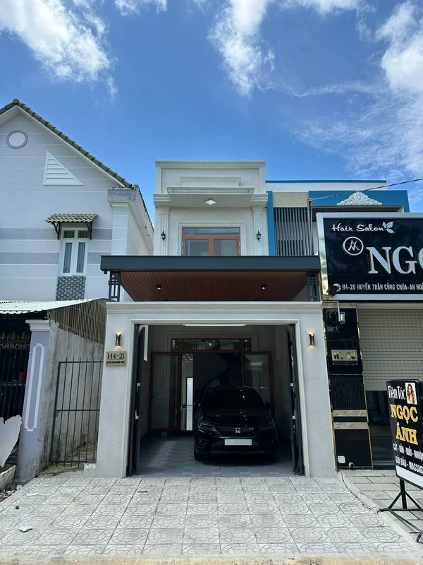 Bán nhà 2 tầng 113m², 4 phòng ngủ, 3 WC, đường Huyền Trân Công Chúa, trung tâm Rạch Giá
