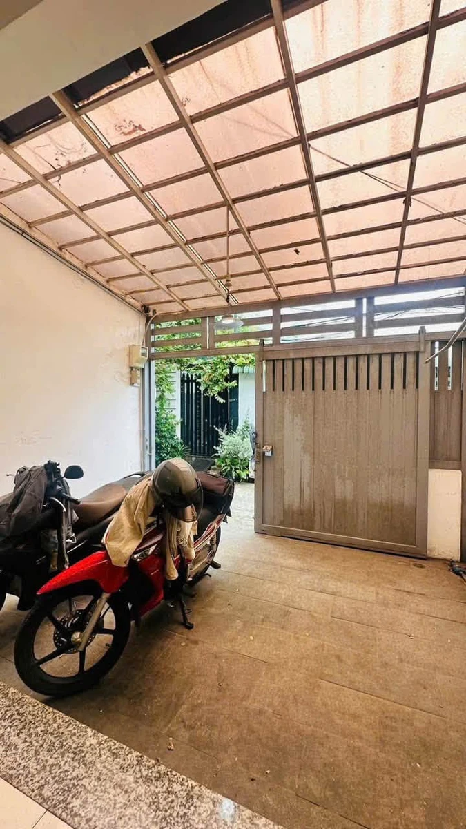 Bán nhà 2 tầng 105m2, 2 mặt hẻm xe hơi trước sau, Hiệp Phú, Quận 9 - Ảnh thu nhỏ 2