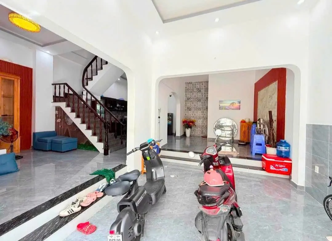 Bán nhà 3PN 4WC 72m2 mặt tiền 8.2m Chu Mạnh Trinh, Vũng Tàu - Ảnh 1