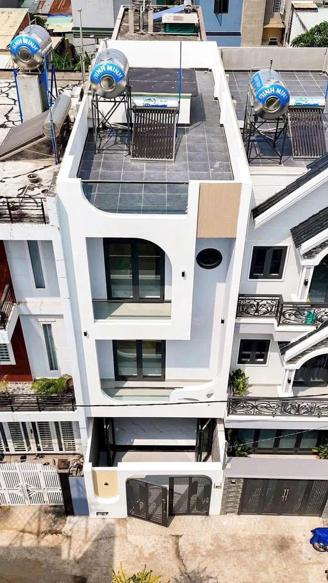 Bán nhà 150m2, 4 PN, 4 WC, nội thất full, Quận 9 - 4,9 tỷ - Ảnh 1