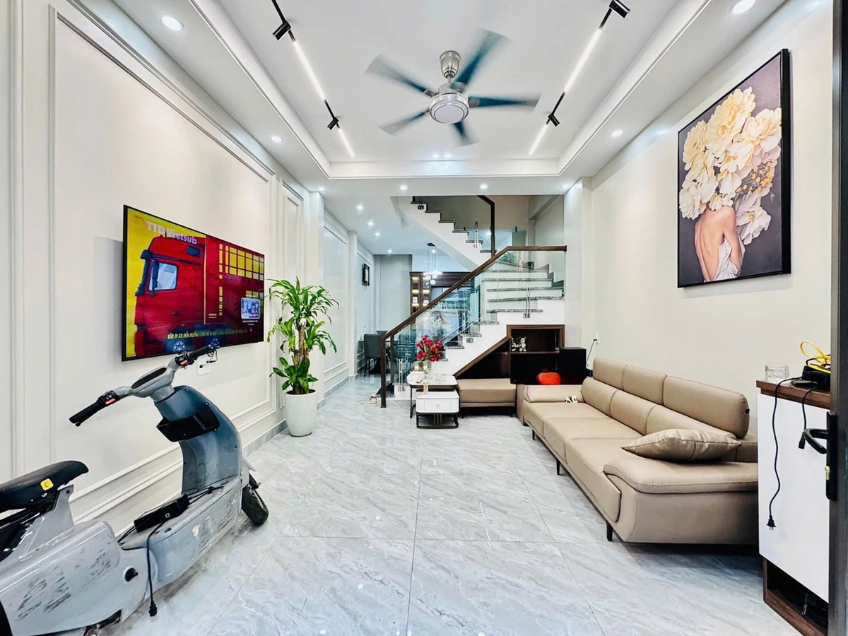 Bán nhà 4 tầng 40m2 mặt tiền Hồ Sen Quận 12 - Ảnh 1