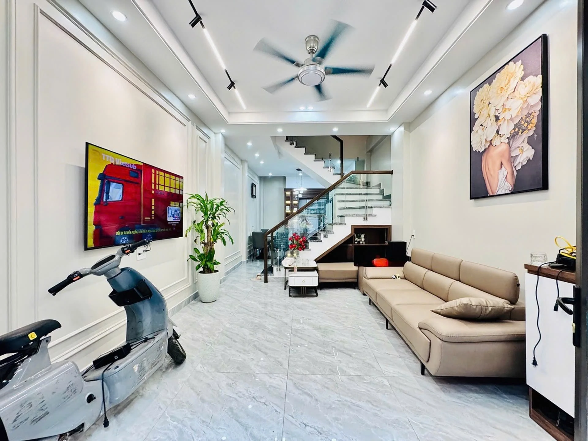 Bán nhà 4 tầng 40m2 mặt tiền Hồ Sen Quận 12 - Ảnh 1