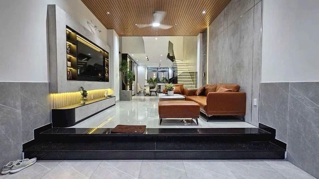 Bán nhà 3 tầng 72m2 Quận 7, giá 7 tỷ 5, gần chợ - Ảnh 1