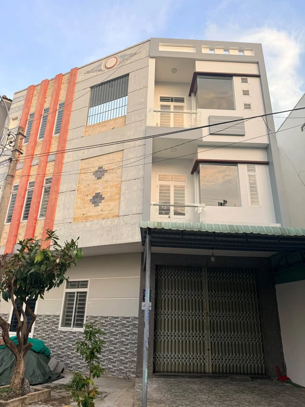 Nhà mặt tiền 3 tầng 48m² gần Lê Thanh Nghị, Quy Nhơn, 4 tỷ