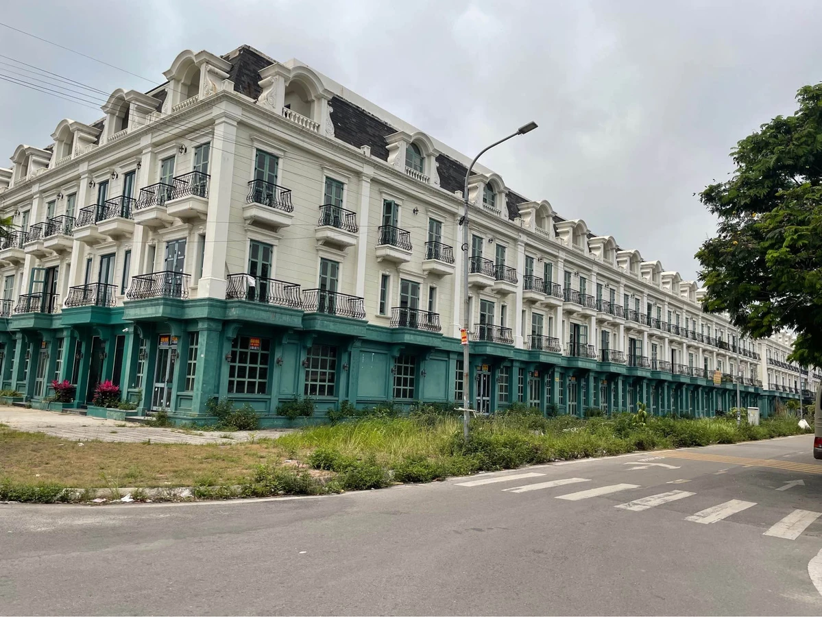 Bán shophouse 240m² đất, 413,5m² sàn, góc 2 mặt tiền, 8 tỷ - Ảnh thu nhỏ 3