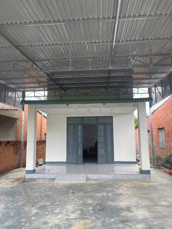 Bán nhà mặt tiền đường nhựa 8x29m giá 699 triệu tại xã Tân Phú, Tây Ninh