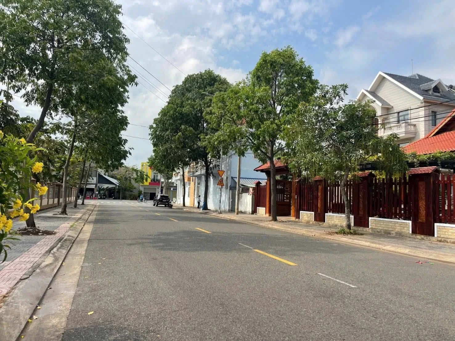 Bán lô đất mặt tiền Phạm Ngọc Thạch Bà Rịa 150m2, 5.6 tỷ - Ảnh 1