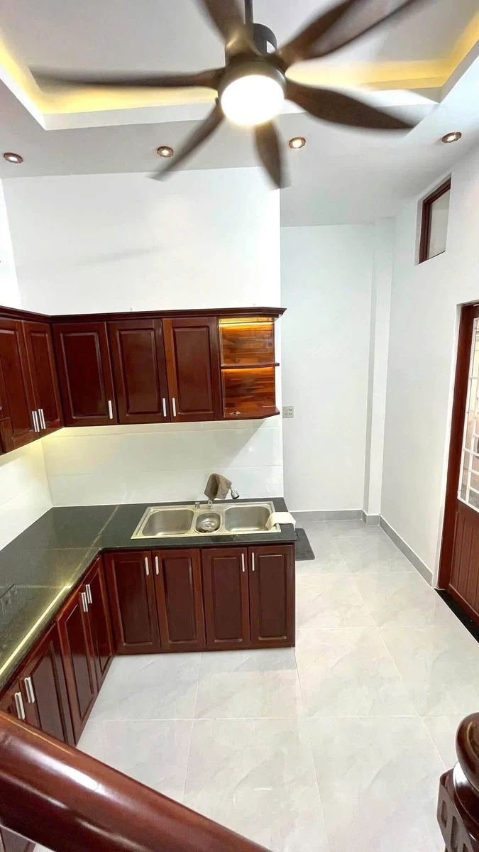 Bán nhà 3 tầng 4 phòng ngủ 110m² Quy Nhơn - Ảnh 1