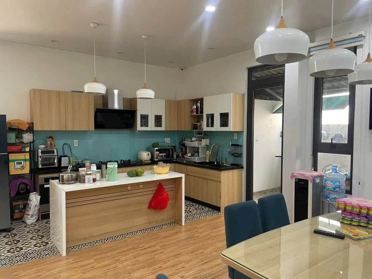 Bán nhà 4 tầng 174m² hẻm xe hơi đường 8, Long Phước, Quận 9 giá 11,8 tỷ - Ảnh thu nhỏ 3