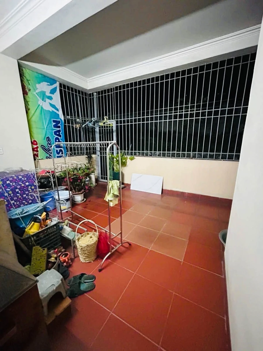 Bán nhà 3 tầng 109m2 ngõ 5 TT Cao Thắng, Hạ Long, ô tô đỗ cửa, giá 5,999 tỷ - Ảnh thu nhỏ 2